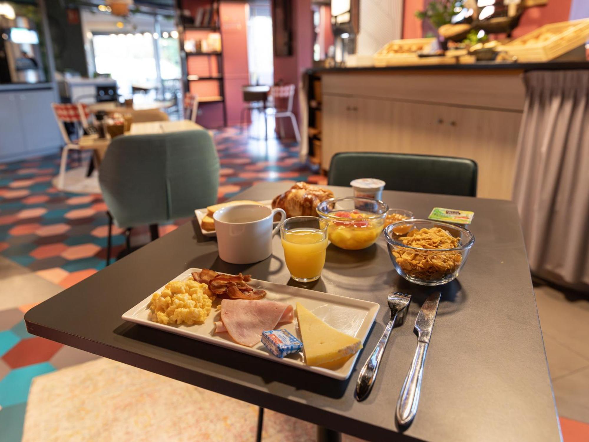 B&B Hotel Orleans Nord Саран Экстерьер фото